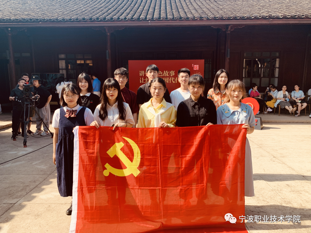 电信学院学生党支部合影.png 图片