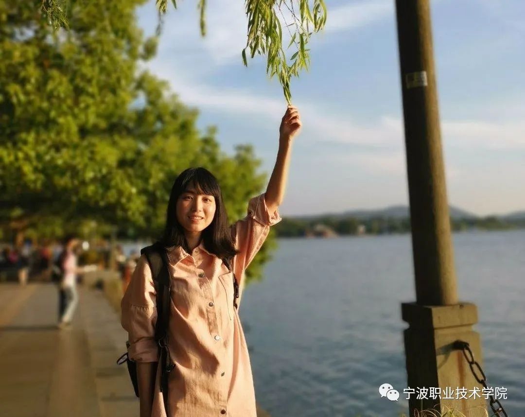 卢滢宇老师.jpg 图片